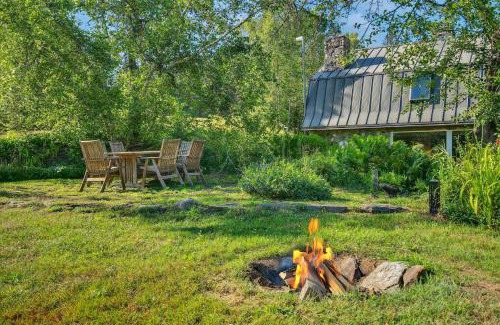 Lyndon Center House | 4 Br Sleeps 8 - Kayaks - Fire Pit - Dog Friendly