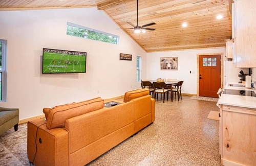 Hulbert Cabin | 4 Cabin Retreat Sleeps 12 with Hot Tubs and Firepit