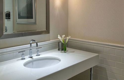 Bay Village Hotel | 4 Deluxe City View 2 Queens, Revere Hotel, Pet-Friendly, Near Shopping