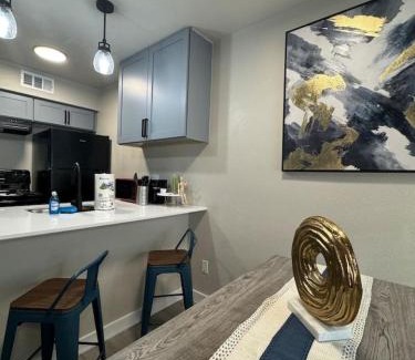 Park Central Apartment | 4 DT Dallas l FIFA READY l Staycation 1Bd1Ba