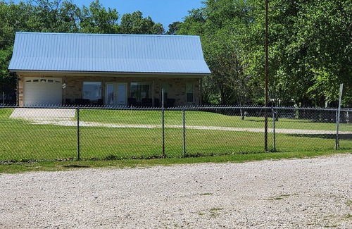 Zavalla House | #4-Lake Front Fishing Shack