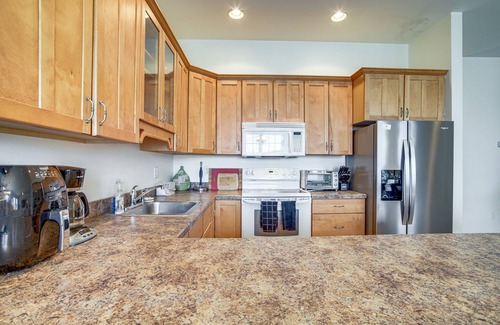 Villages of Five Points Condo | 4 Mi to Beaches: Pet-Friendly Lewes Condo!