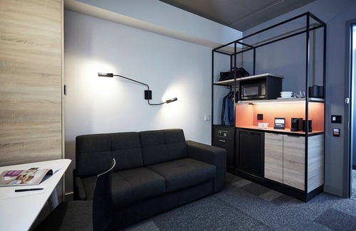 Brossard Hotel | 4 Practical Modern Rooms Perfect for Business Travelers or Leisure in DIX30