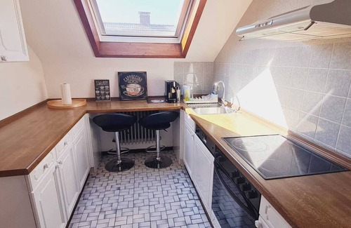 Langensteinbach Apartment | 4-room apartment with balcony & parking space - central & quiet