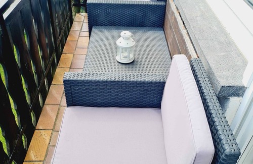 Langensteinbach Apartment | 4-room apartment with balcony & parking space - central & quiet