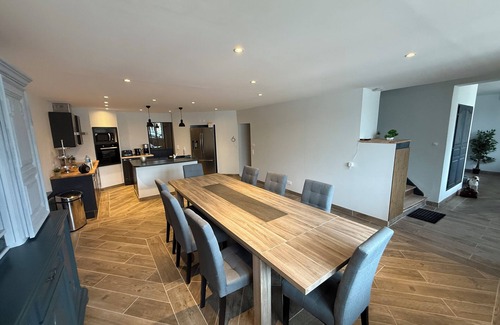 Saint-Parize-le-Chatel House | 4-star business residence with large private parking area