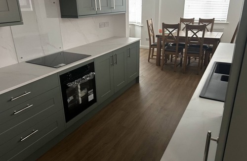 Penrhyn Bay Cottage | 40 GLODDAETH VIEW, family friendly, with a garden in Penrhyn Bay