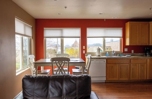 Sitka Apartment | 406 Etolin Way - 2 Bedroom, 1 Bathroom, Located Downtown