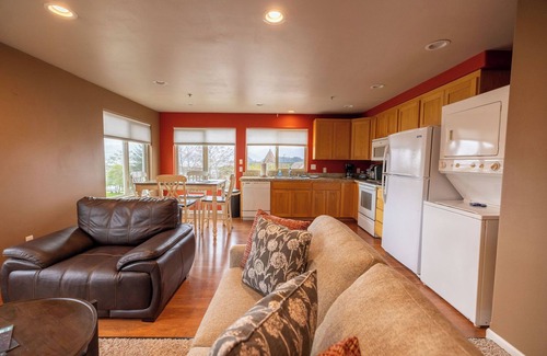 Sitka Apartment | 406 Etolin Way - 2 Bedroom, 1 Bathroom, Located Downtown