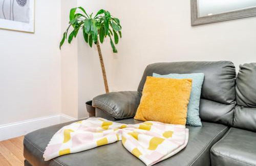 Quincy House | 41 - 3BR Quincy - Lovely Townhouse near Adams