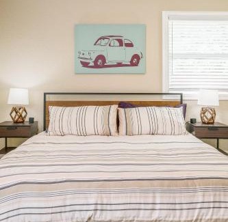 Northwest Dallas House | 4BD-3BA Chic Timeless Elegance - 15 Mins to DT