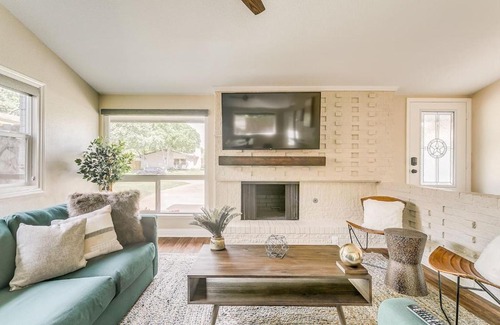 Northwest Dallas House | 4BD-3BA Chic Timeless Elegance - 15 Mins to DT