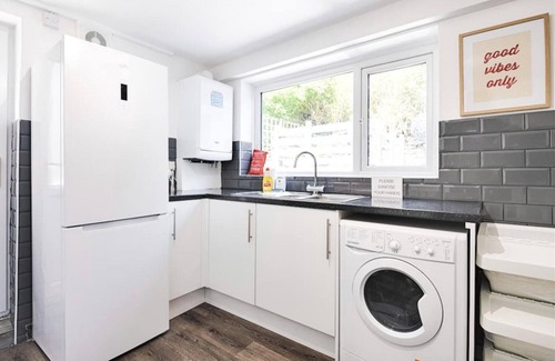 Townhill House | 4br-11guests-patio-familyfriendly-citycentre-beach