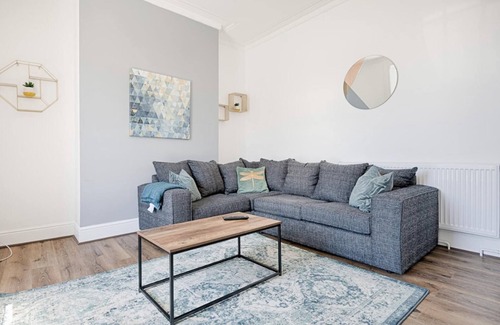 Townhill House | 4br-11guests-patio-familyfriendly-citycentre-beach