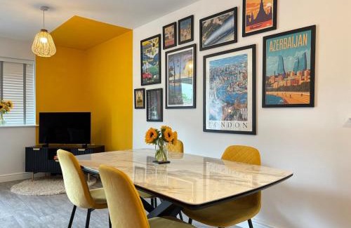 Horsham House | 4BR - 3BA - Fast Wi-Fi - Free Parking - Garden - EV Point