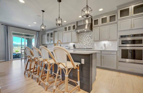 Monument House | 4BR Mountain views - Pool Table