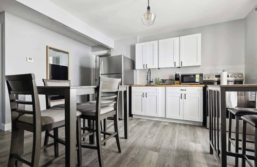 Downtown Niagara Falls House | 4BR Niagara Falls Home Free Parking + WiFi