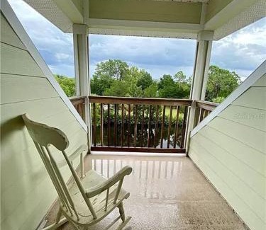 Hudson House | 4BR Private Dock, Warm Spring Canal, Kayaks, Canoe