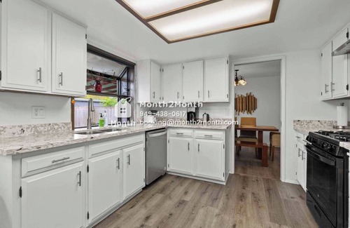 Newcastle House | 4BR Tranquil Pines Home on 72nd St|Mainfloor Bedroom | Pet Friendly #42396