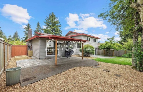 Newcastle House | 4BR Tranquil Pines Home on 72nd St|Mainfloor Bedroom | Pet Friendly #42396