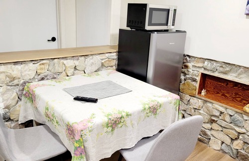 Northwest Calgary Apartment | 4th Street Studio by Downtown and Airport