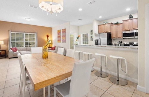 Lindfields House | 5 BD/4 BA Private Pool! Paradise Palms (8839 CP)