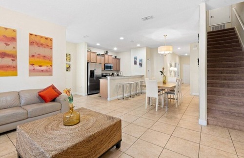 Lindfields House | 5 BD/4 BA Private Pool! Paradise Palms (8839 CP)