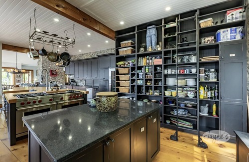 Bracebridge Cottage | 5 bdrm + 1 open in BH, 5 bath cottage! Lake Muskoka, Sunsets! Privacy! Sauna!