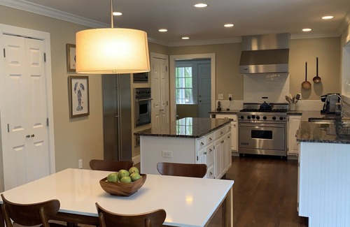 Wainscott Woods House | 5 Bdrm, 4.5 Bath, Heated Pool, Bike to best Beach & 5 min walk to Wainscott Cntr