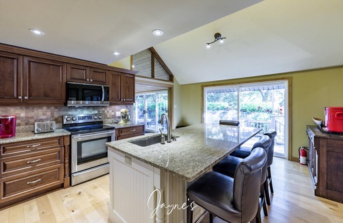 Seguin Cottage | 5 bed 5 bath cottage on Lake Rosseau