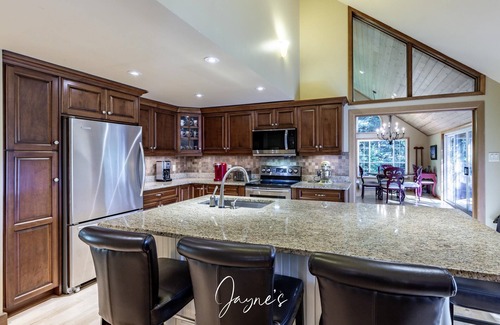 Seguin Cottage | 5 bed 5 bath cottage on Lake Rosseau