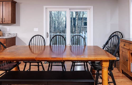 York Beach House | 5 bed 3 bath, Dog Friendly, ~5 minute walk to Long Sands beach bathhouse