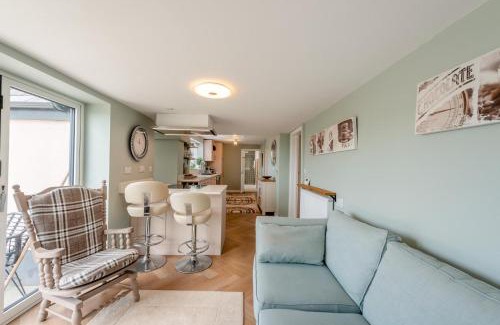 Kidwelly House | 5 Bed in Mynyddygarreg oc-c32367