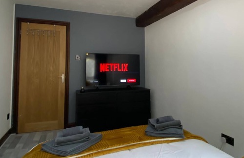 Cleedownton Cottage | 5 BedDetach w hottub