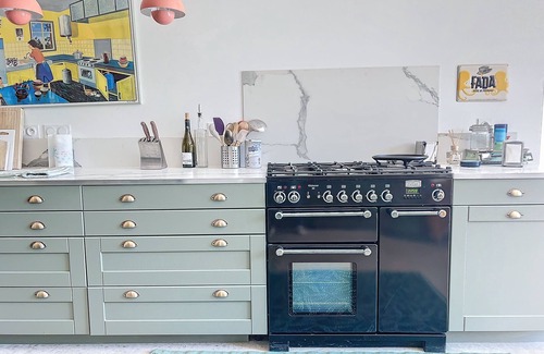 Entraigues-sur-la-Sorgue Other | 5 Bedroom Agritourism property in Entraigues-sur-la-Sorgue