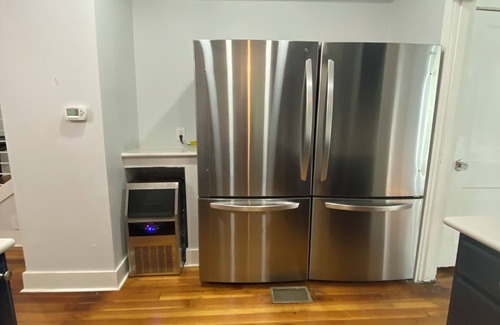 Mineral Wells House | 5 bedroom, 3 bath, game room, large outdoor. Sleeps 15. Walk to downtown