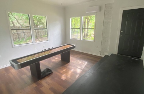 Mineral Wells House | 5 bedroom, 3 bath, game room, large outdoor. Sleeps 15. Walk to downtown