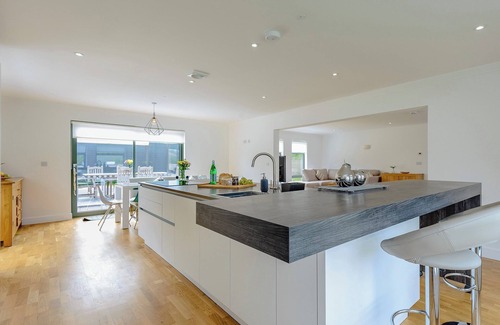 Freshwater Cottage | 5 bedroom accommodation in Colwell Bay, near Yarmouth