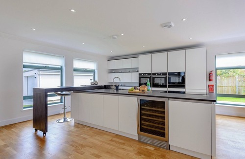 Freshwater Cottage | 5 bedroom accommodation in Colwell Bay, near Yarmouth