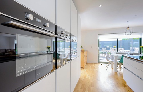 Freshwater Cottage | 5 bedroom accommodation in Colwell Bay, near Yarmouth