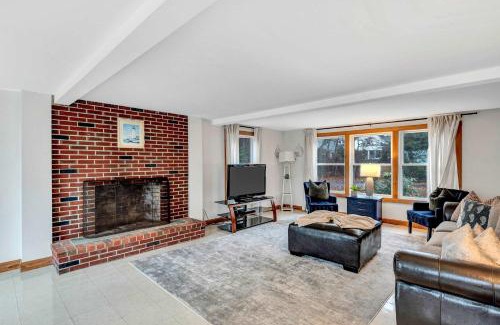 Silver Beach House | 5-Bedroom Cape Cod Retreat on Scraggy Neck