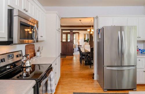 Stevens Point House | 5 Bedroom Family Home - UWSP Walkable