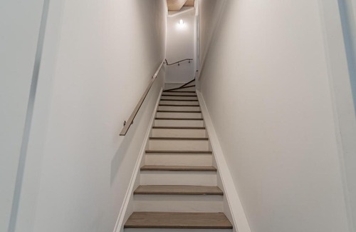 Leslieville Villa | 5 Bedroom, Free Parking, China Town, Toronto University, Downtown Core