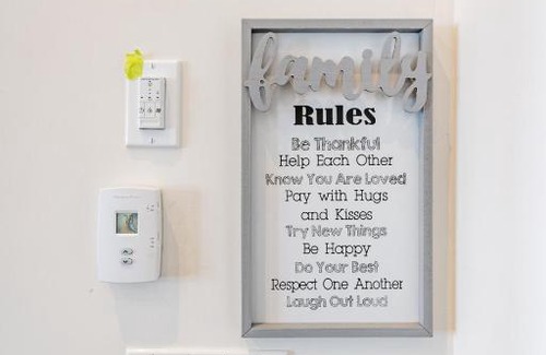 Leslieville Villa | 5 Bedroom, Free Parking, China Town, Toronto University, Downtown Core