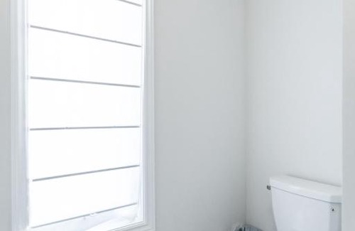 Leslieville Villa | 5 Bedroom, Free Parking, China Town, Toronto University, Downtown Core