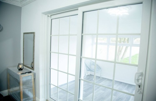 Stonnall House | 5 Bedroom House- Close to City Centre