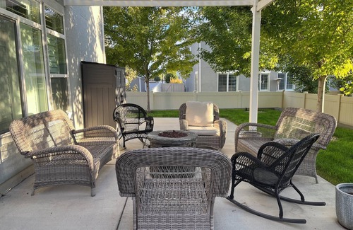 American Fork House | 5-bedroom house near I-15 with fitness room in lovely American Fork