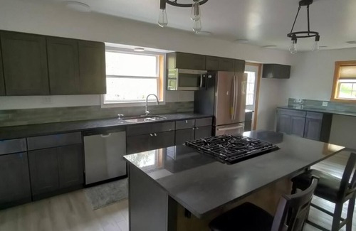 Bentleyville House | 5-bedroom house on open lot in Bentleyville with spacious kitchen and LR.