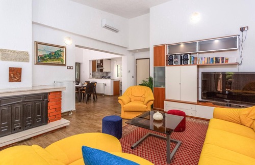 Skrbcici House | 5 bedroom nice home in Pinezici