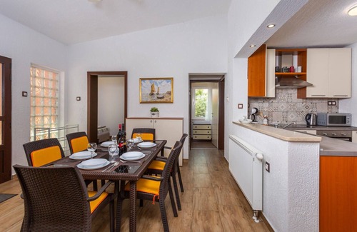 Skrbcici House | 5 bedroom nice home in Pinezici